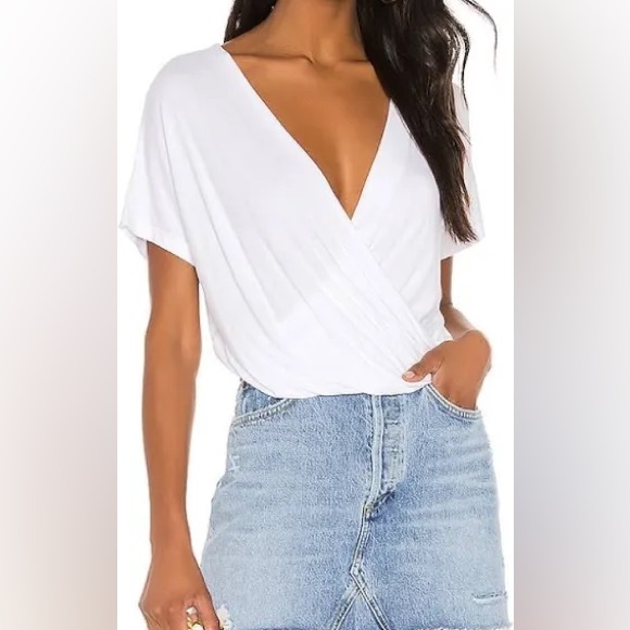 Lovers + Friends White Surplice Draped Crossover Kai T-Shirt Top - Picture 1 of 2